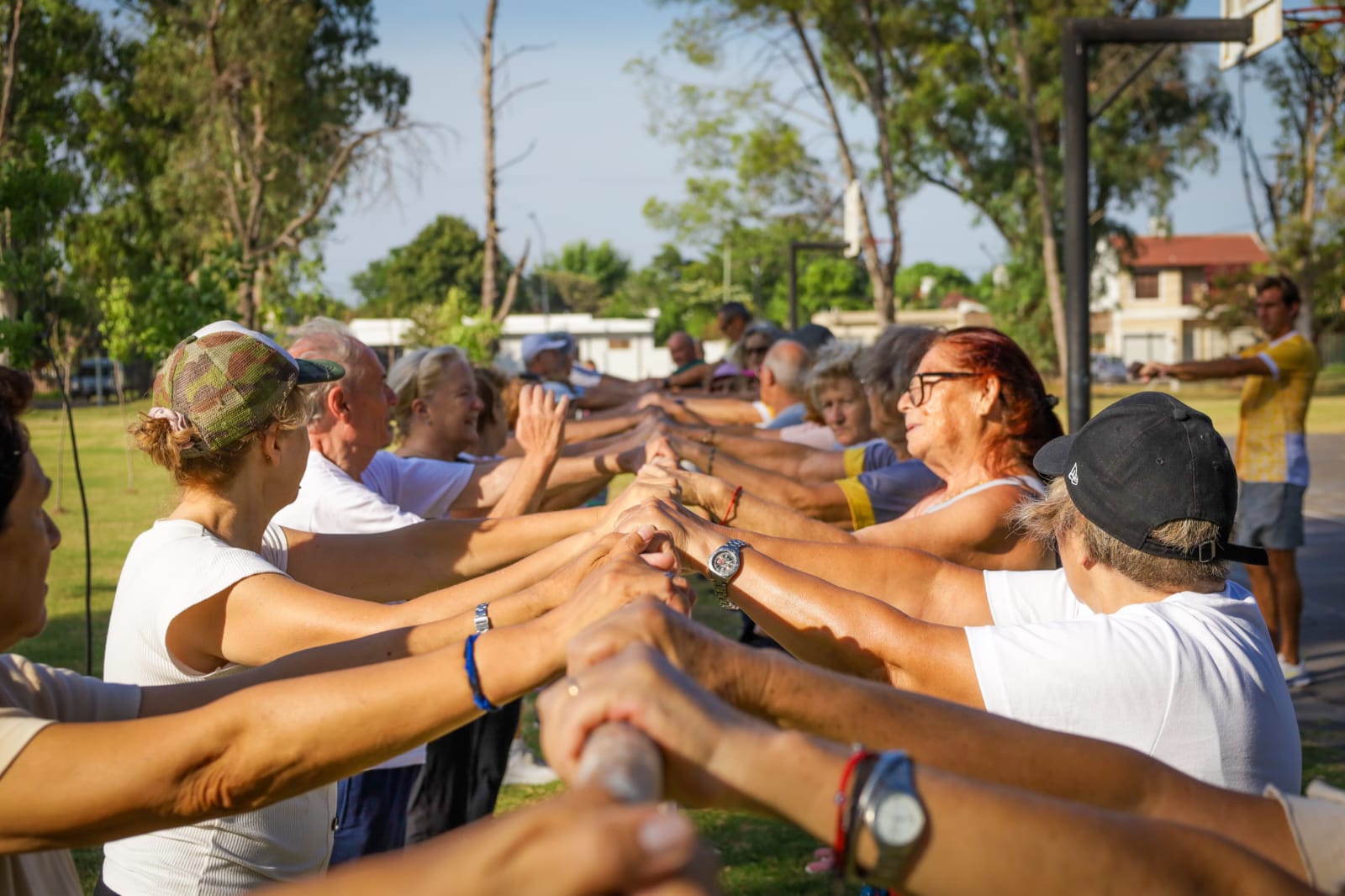 Gran movida de Adultos Mayores en el Parque Belgrano