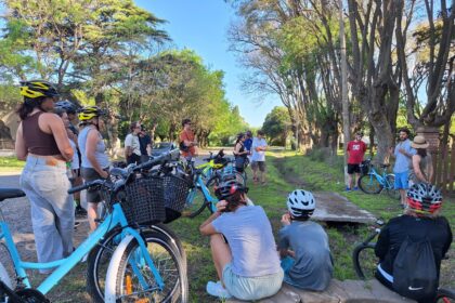 Turismo sustentable: bicicleteada al atardecer en Mariano Benítez