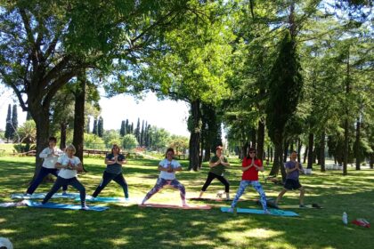 Maravillosa clase de yoga al aire libre