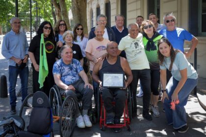 El atleta “Coco” Urbano pasó por Pergamino con su bici adaptada en un desafío de 2.000 km