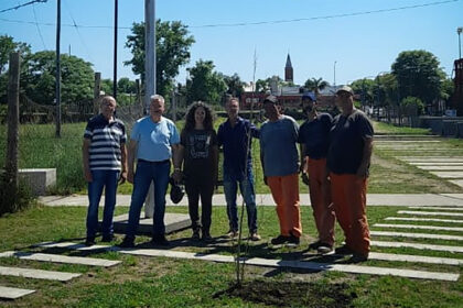 Excombatientes participaron de la reforestación del monumento en su honor