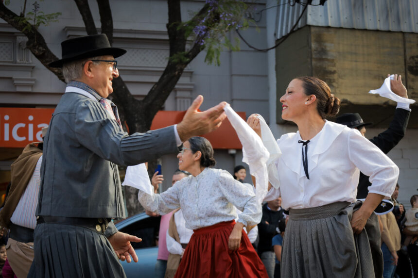 Pergamino es tradición: Bailes típicos y desfile de caballos