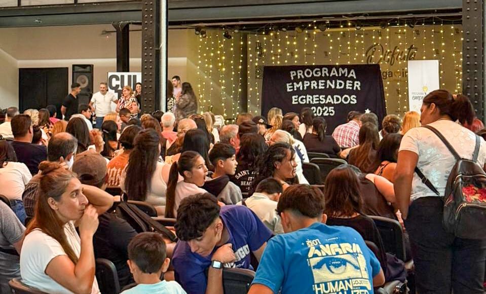 Más de 300 pergaminenses recibieron sus diplomas tras completar los cursos del Programa Emprender