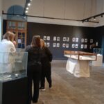 Continúa la muestra del Maestro orfebre Javier Gorosito “Raíz” en el Museo Municipal de Pergamino