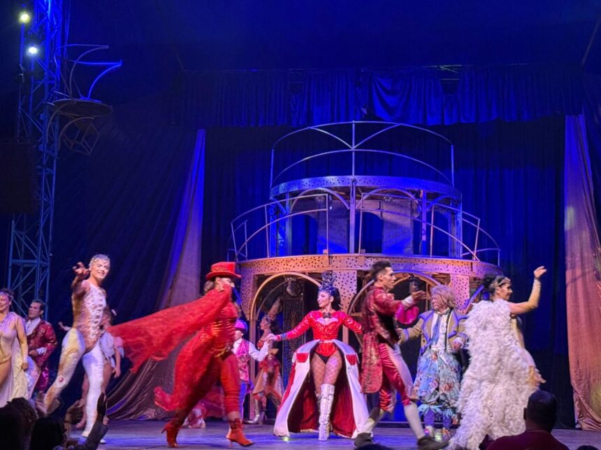 Adultos mayores disfrutaron de una emotiva salida gratuita al Cirque XXI