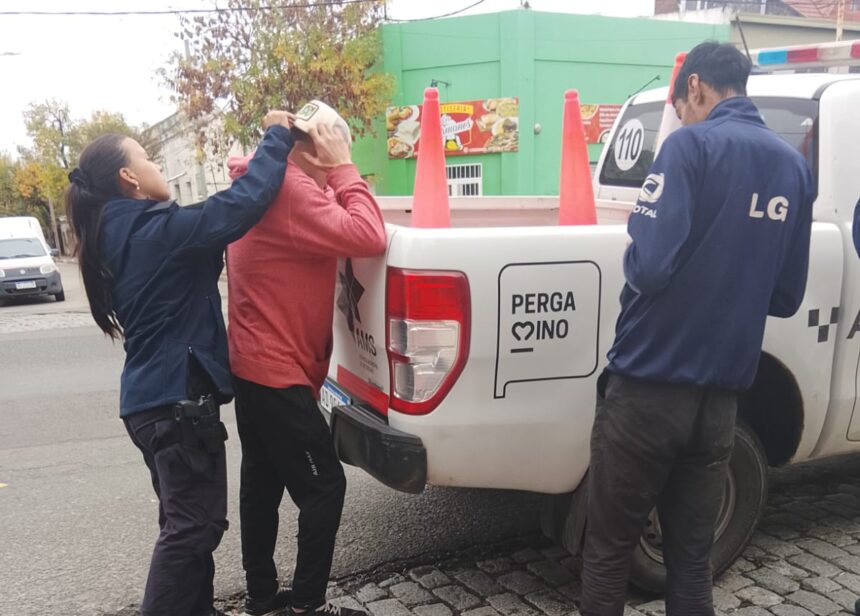 Los demoraron por actitud sospechosa y fueron detenidos por llevar droga