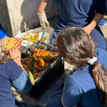 Aprender haciendo: jornada de compostaje en la Primaria Monseñor Scalabrini