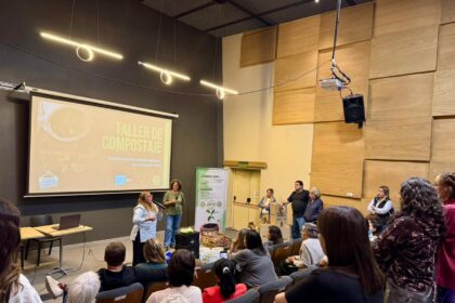 “La vida vuelve a dar vida”: taller de compostaje en la Biblioteca Menéndez