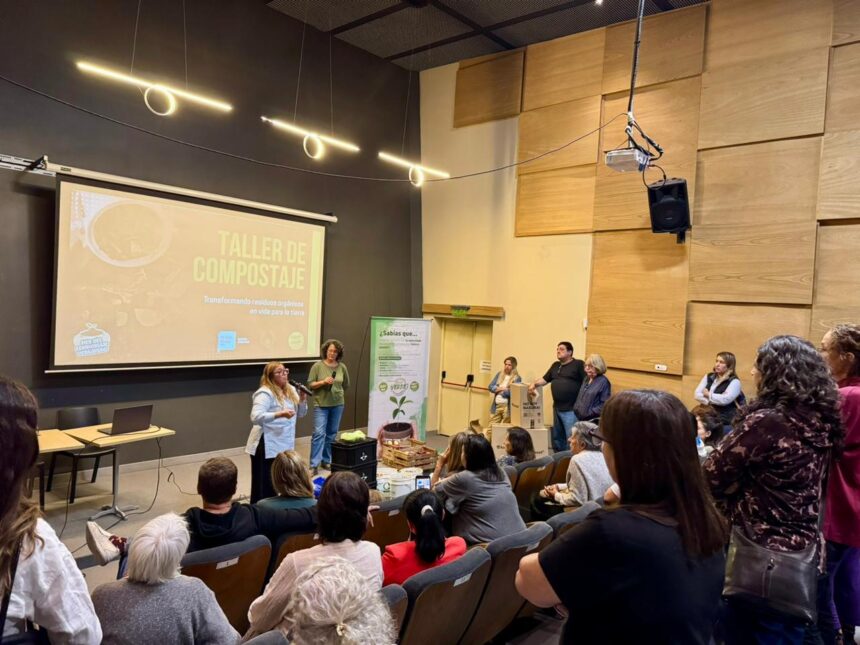 “La vida vuelve a dar vida”: taller de compostaje en la Biblioteca Menéndez “La vida vuelve a dar vida”: taller de compostaje en la Biblioteca Menéndez