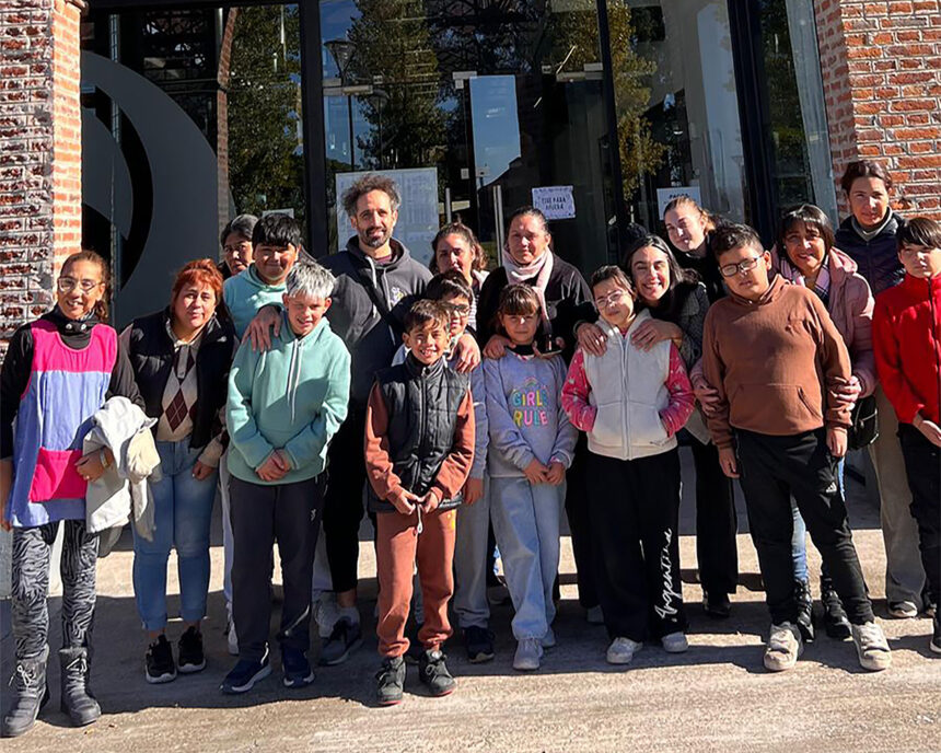 Familias y alumnos de los CDC compartieron una clase abierta de folclore en el marco de la Semana de Mayo