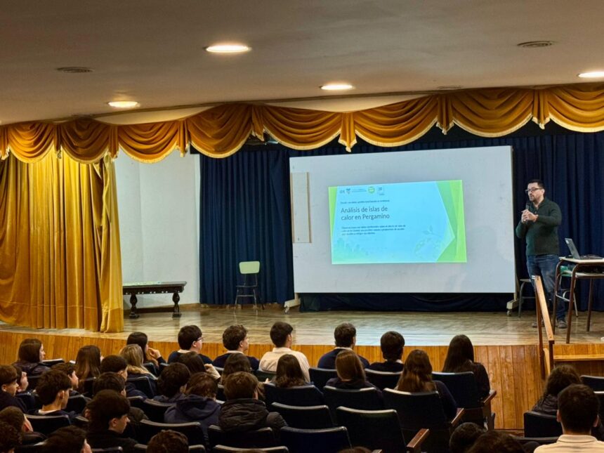 Estudiantes de Maristas impulsaron una jornada sobre olas de calor y concientización ambiental Estudiantes de Maristas impulsaron una jornada sobre olas de calor y concientización ambiental