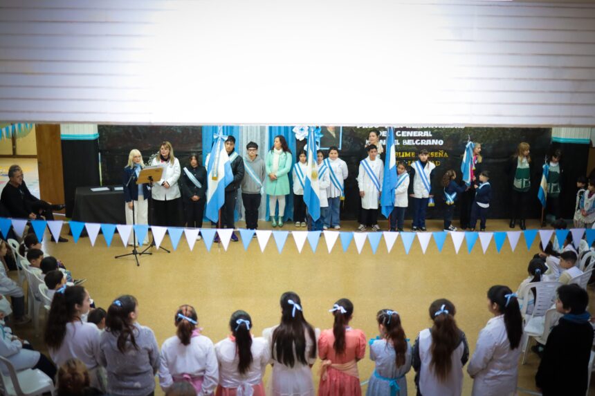 Emotiva Promesa de Lealtad a la Bandera en la Escuela Primaria N° 17