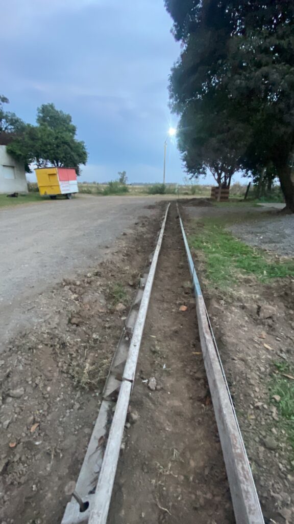 Comenzaron las obras de cordón cuneta en La Violeta