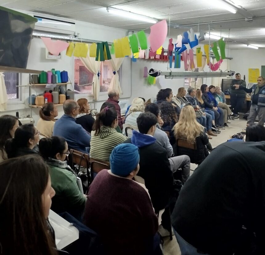 Defensa Civil ofreció una capacitación en primeros auxilios y RCP en la Escuela Nº 401 Defensa Civil ofreció una capacitación en primeros auxilios y RCP en la Escuela Nº 401