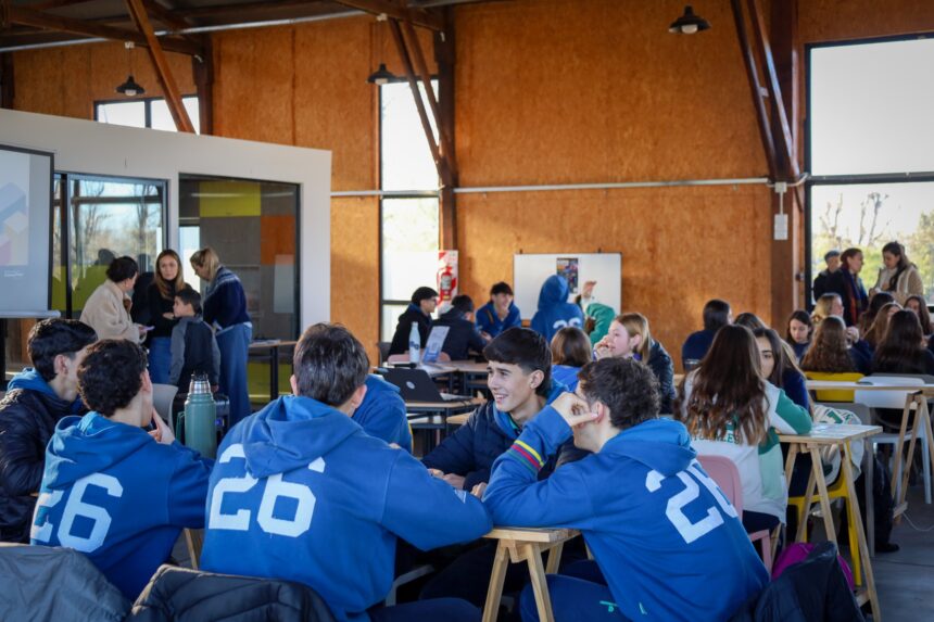 Más de 150 jóvenes participaron de la Hackatón Samsung Solve for Tomorrow en el HUB de Innovación Más de 150 jóvenes participaron de la Hackatón Samsung Solve for Tomorrow en el HUB de Innovación