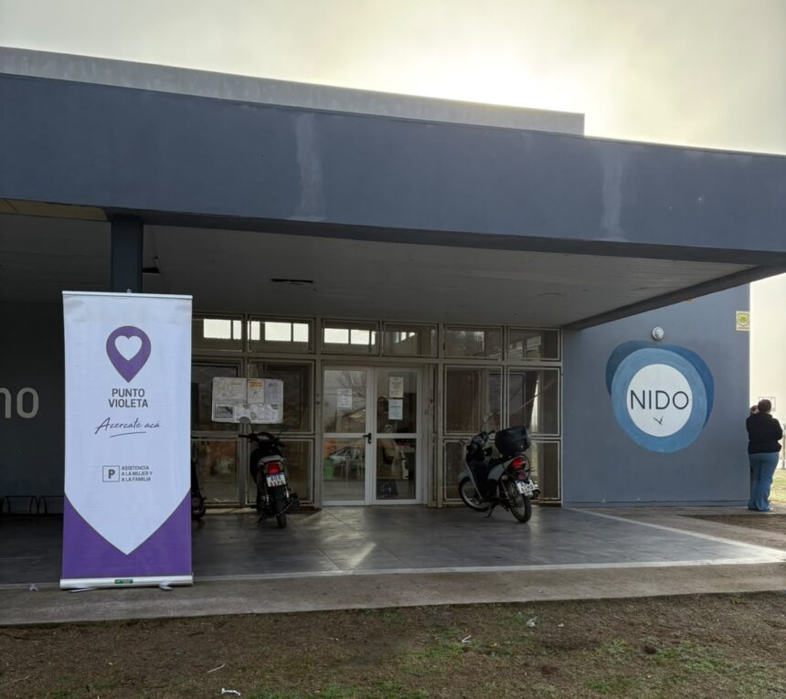 La Dirección de la Mujer completó el primer mes de «Punto Violeta en Movimiento» recorriendo barrios y pueblos