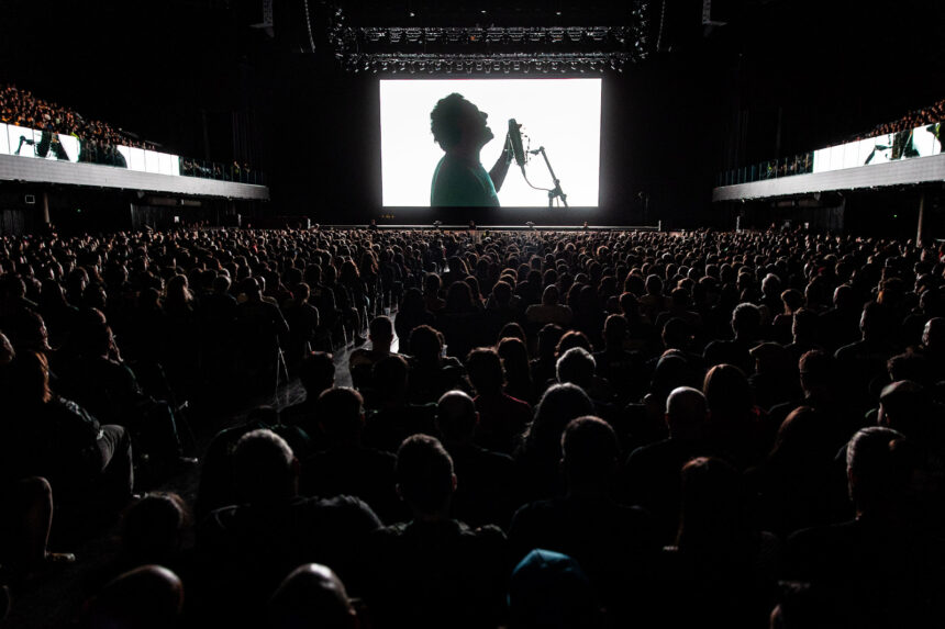 El Teatro San Martín suma visitas guiadas y la proyección del documental de Divididos El Teatro San Martín suma visitas guiadas y la proyección del documental de Divididos