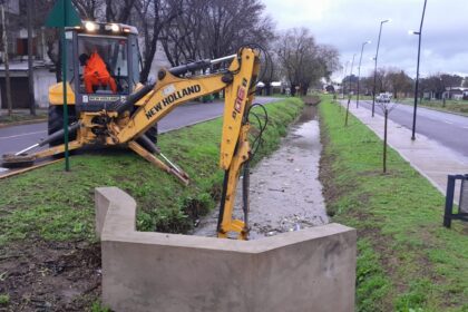 Intensos trabajos de limpieza de desagües pluviales Intensos trabajos de limpieza de desagües pluviales