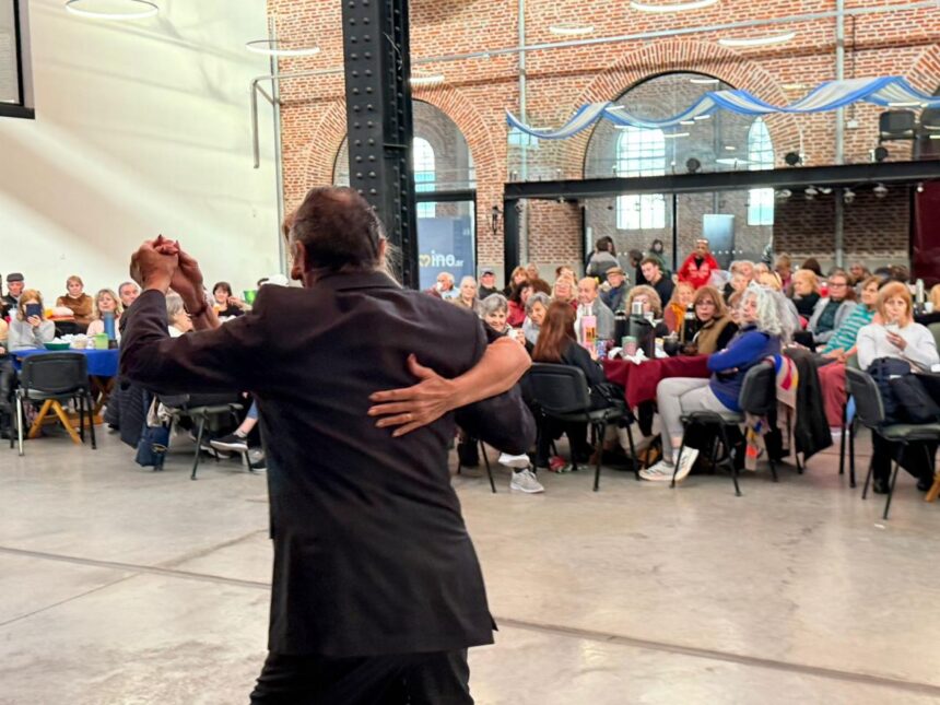 Tertulia para adultos mayores: música, humor y encuentro en Bellas Artes Tertulia para adultos mayores: música, humor y encuentro en Bellas Artes