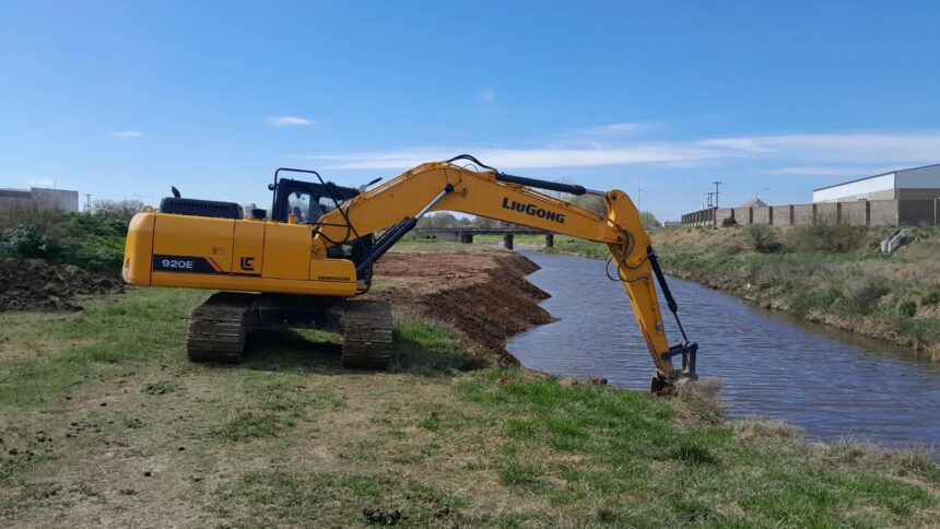 Limpieza y mantenimiento del Arroyo Pergamino Limpieza y mantenimiento del Arroyo Pergamino